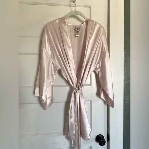 In Bloom pale pink Robe - Picture 1 of 3
